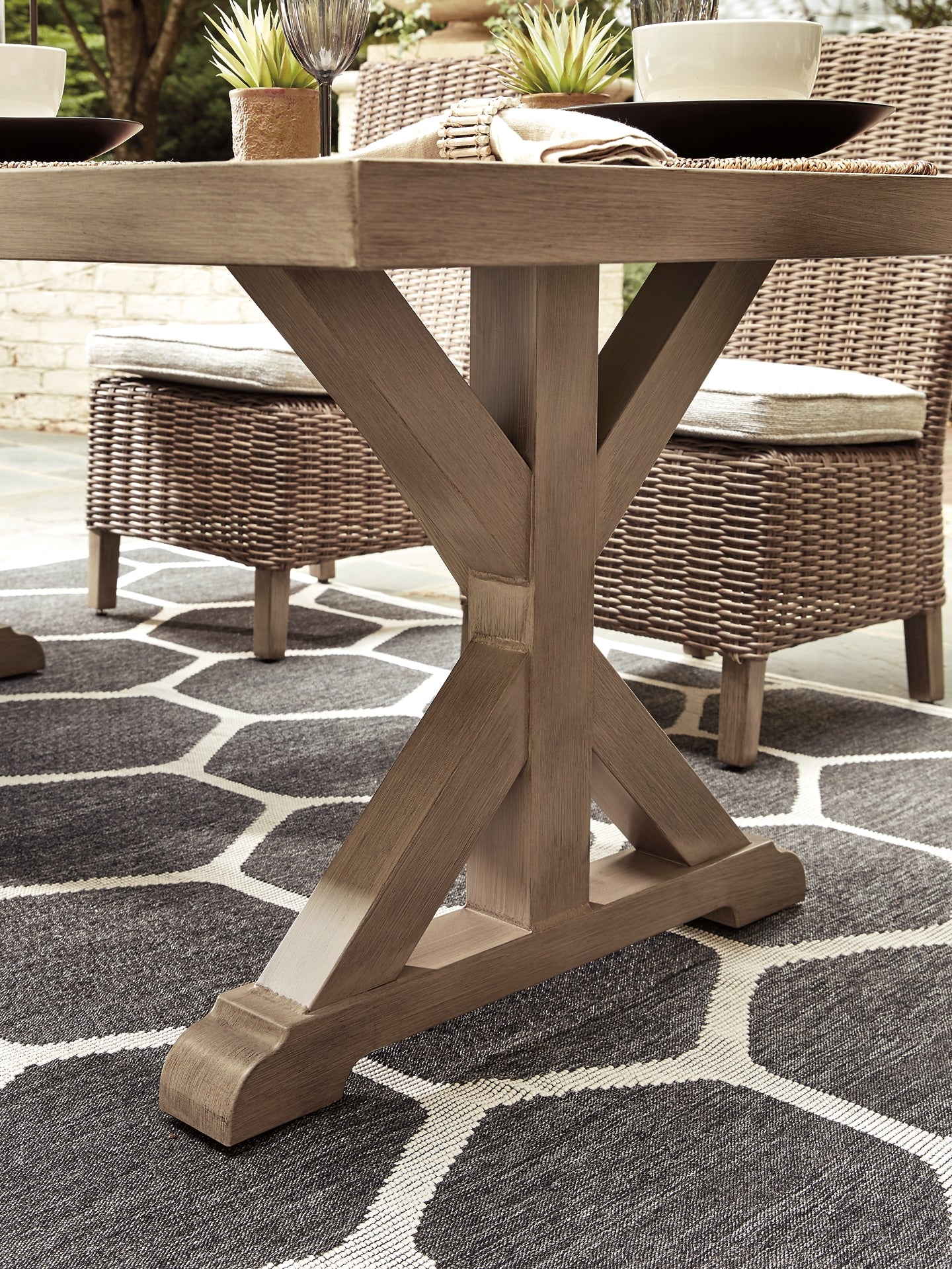 Mesa de comedor rectangular Beachcroft con UMB OPT