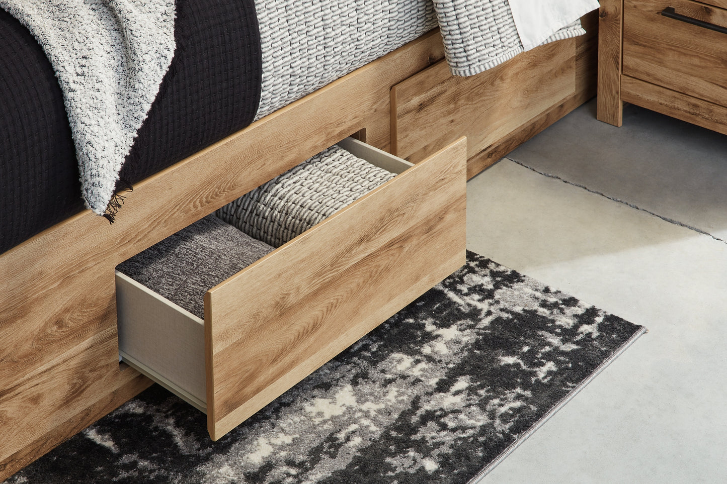 Cama Hyanna con paneles de almacenamiento y dos cajones debajo