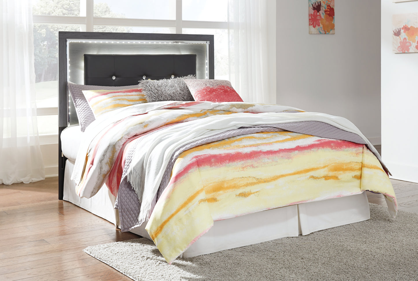 Lodanna Upholstered Panel Headboard With Mirrored Dresser And Chest
