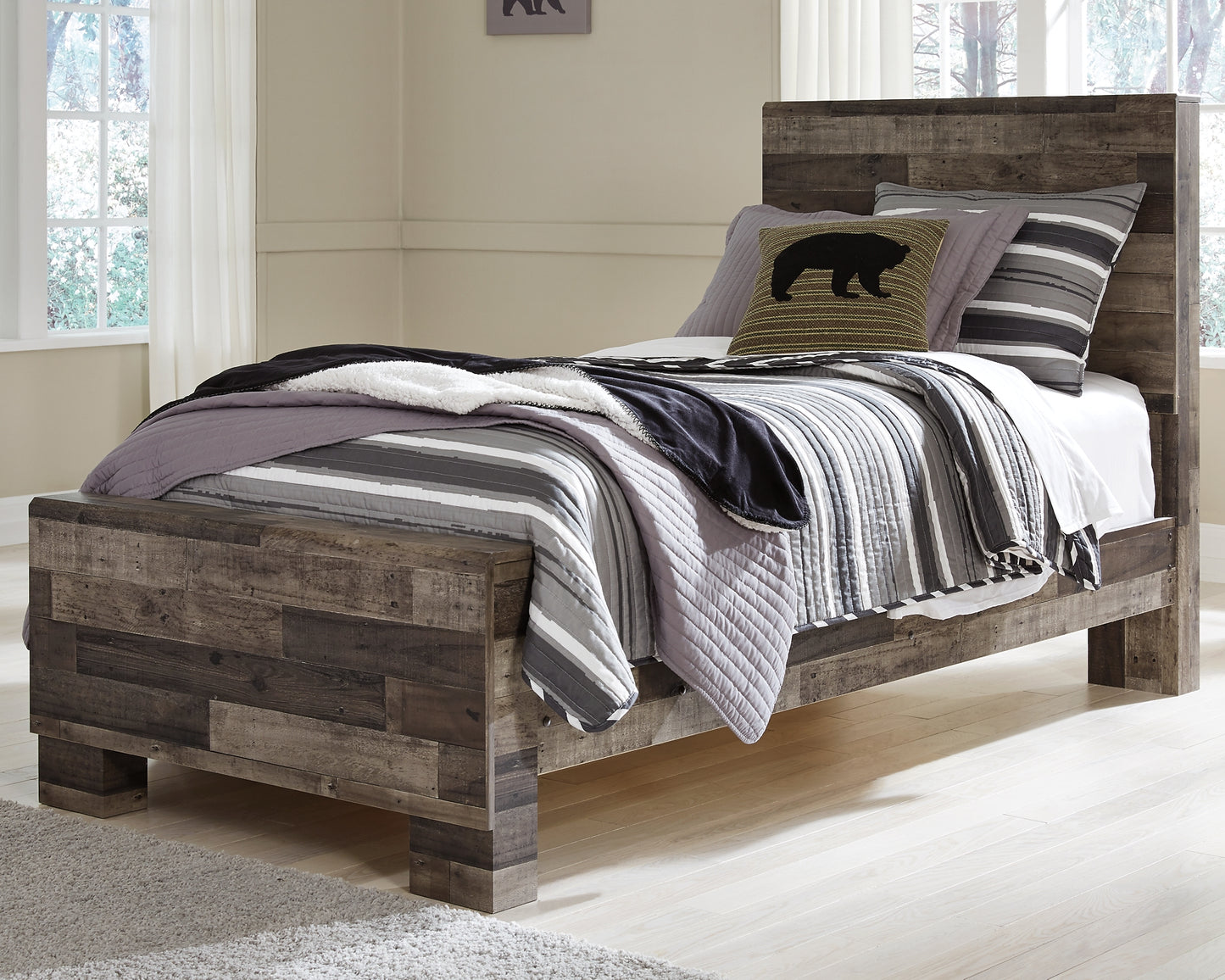 Derekson Panel Bed With Mirrored Dresser, Chest And 2 Nightstands