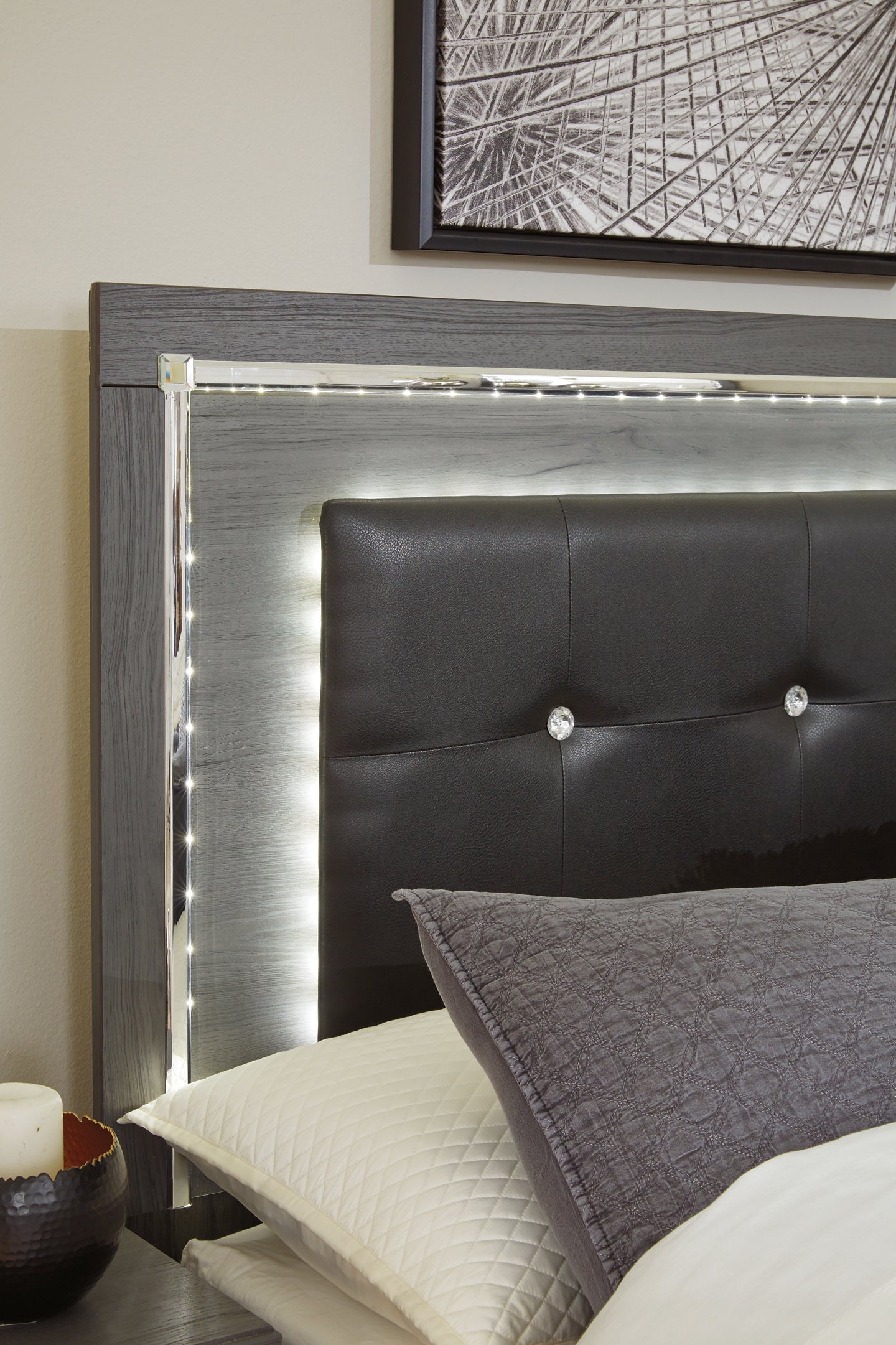 Lodanna Panel Bed With Mirrored Dresser, Chest And Nightstand