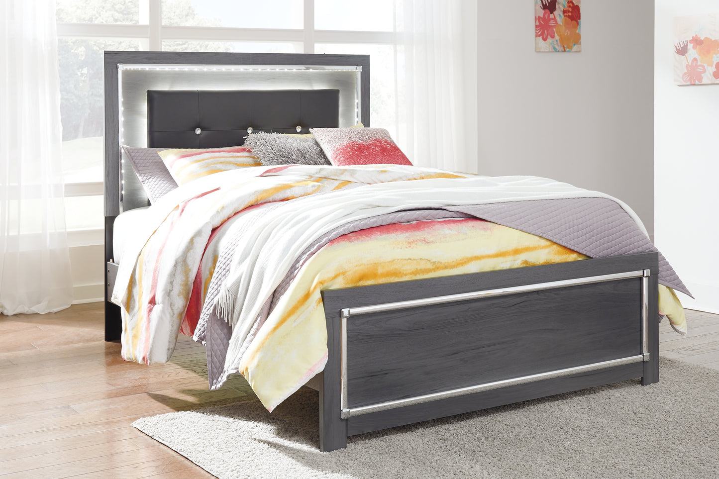 Lodanna Panel Bed With Mirrored Dresser