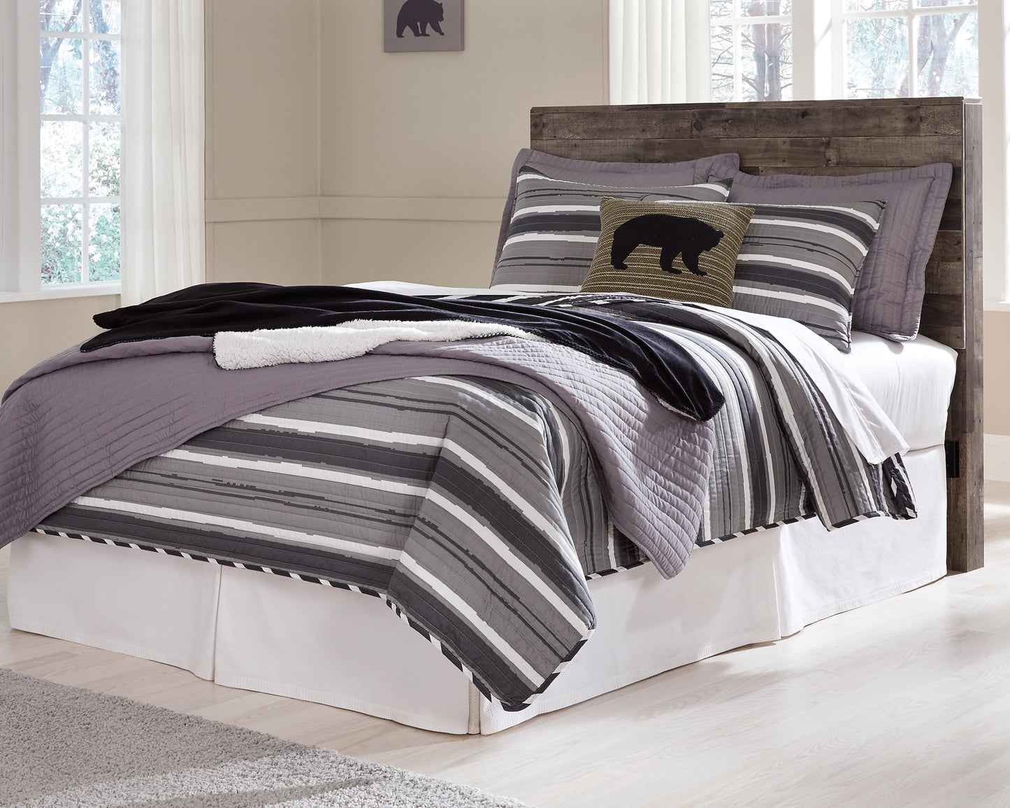 Derekson Panel Headboard With Mirrored Dresser And 2 Nightstands