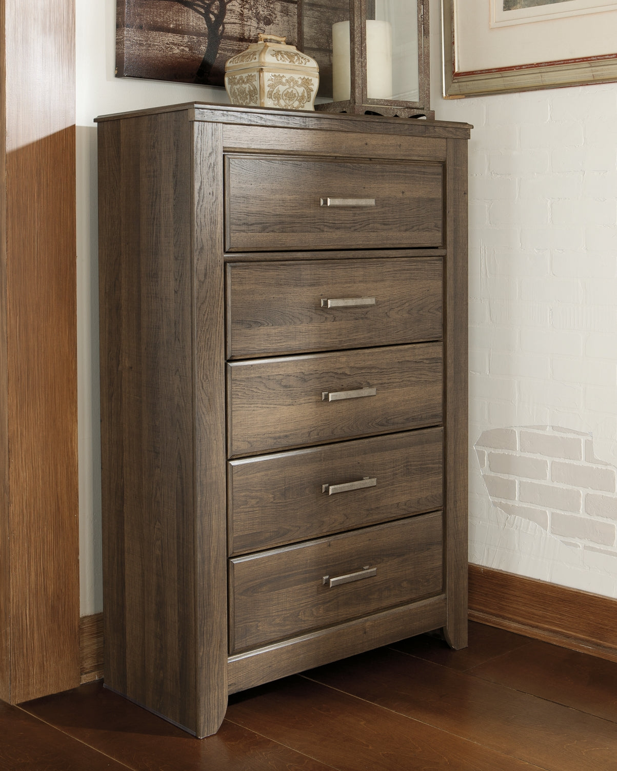 Juararo California Panel Bed With Mirrored Dresser And Chest
