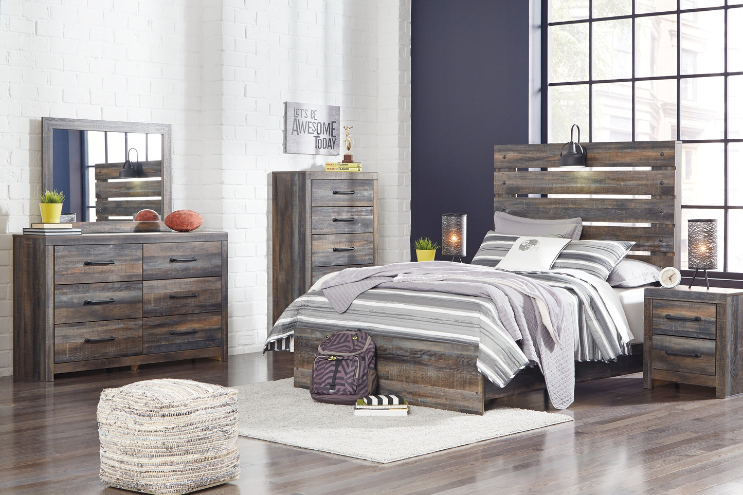 Cama con paneles Drystan, cómoda con espejo y arcón