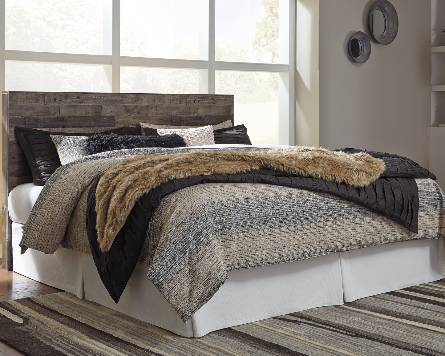 Derekson Panel Headboard With Mirrored Dresser, Chest And Nightstand