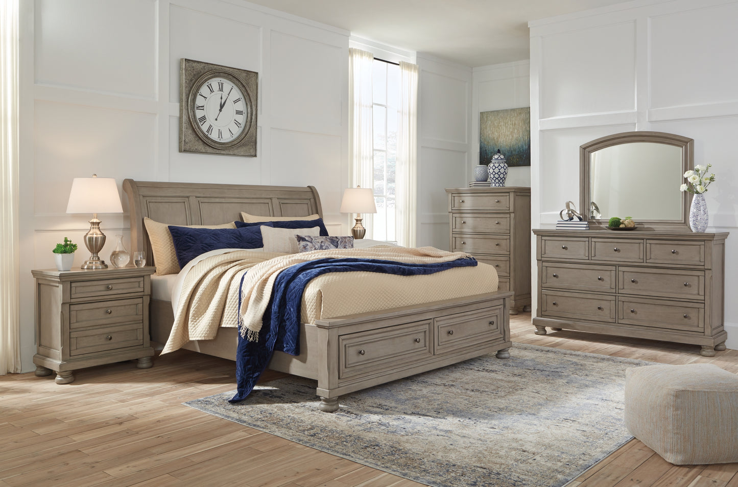 Cama estilo trineo California de Lettner con tocador con espejo, cómoda y mesita de noche