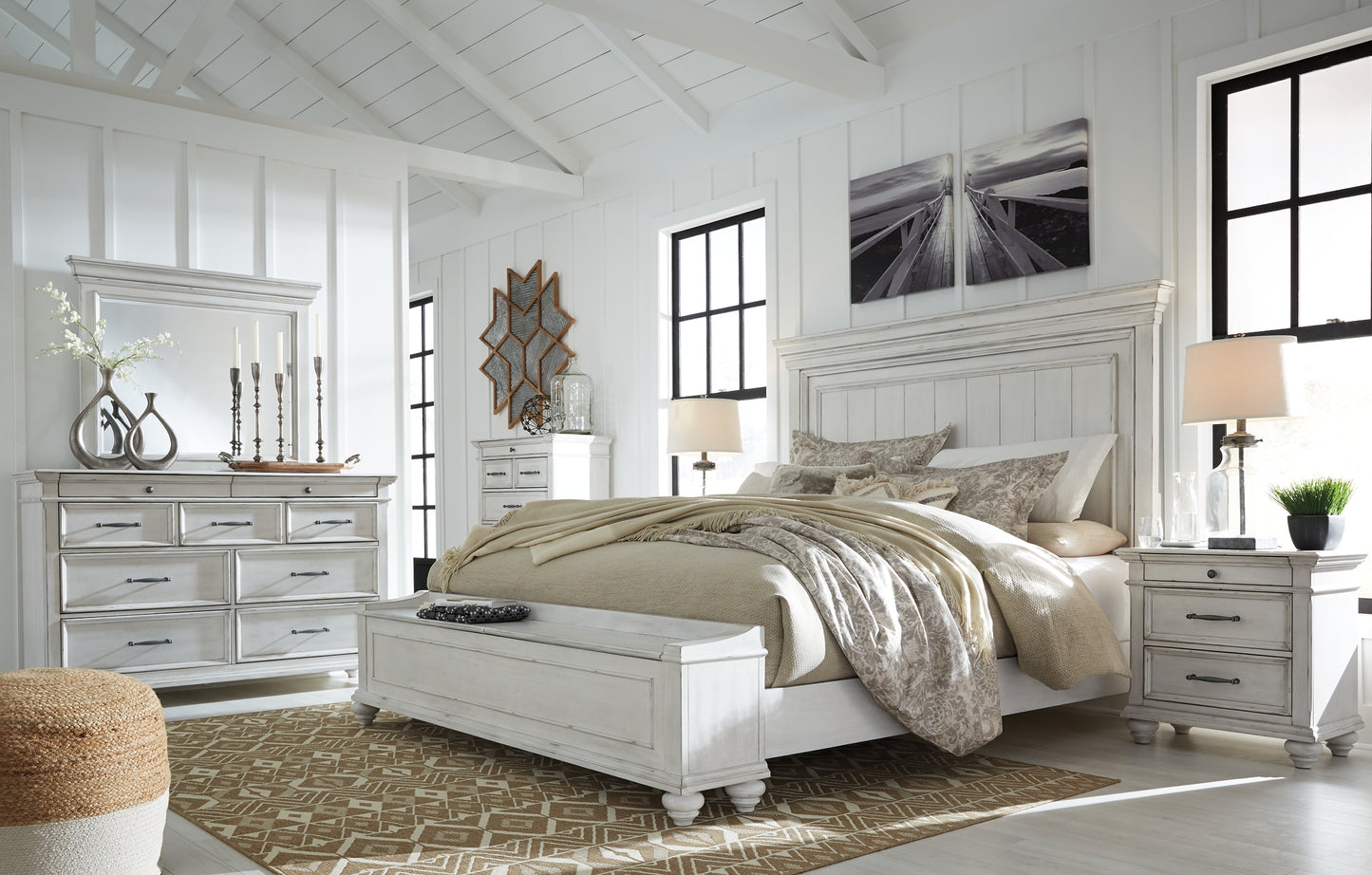 Cama Kanwyn con paneles y espacio de almacenamiento, con tocador con espejo, cómoda y mesita de noche