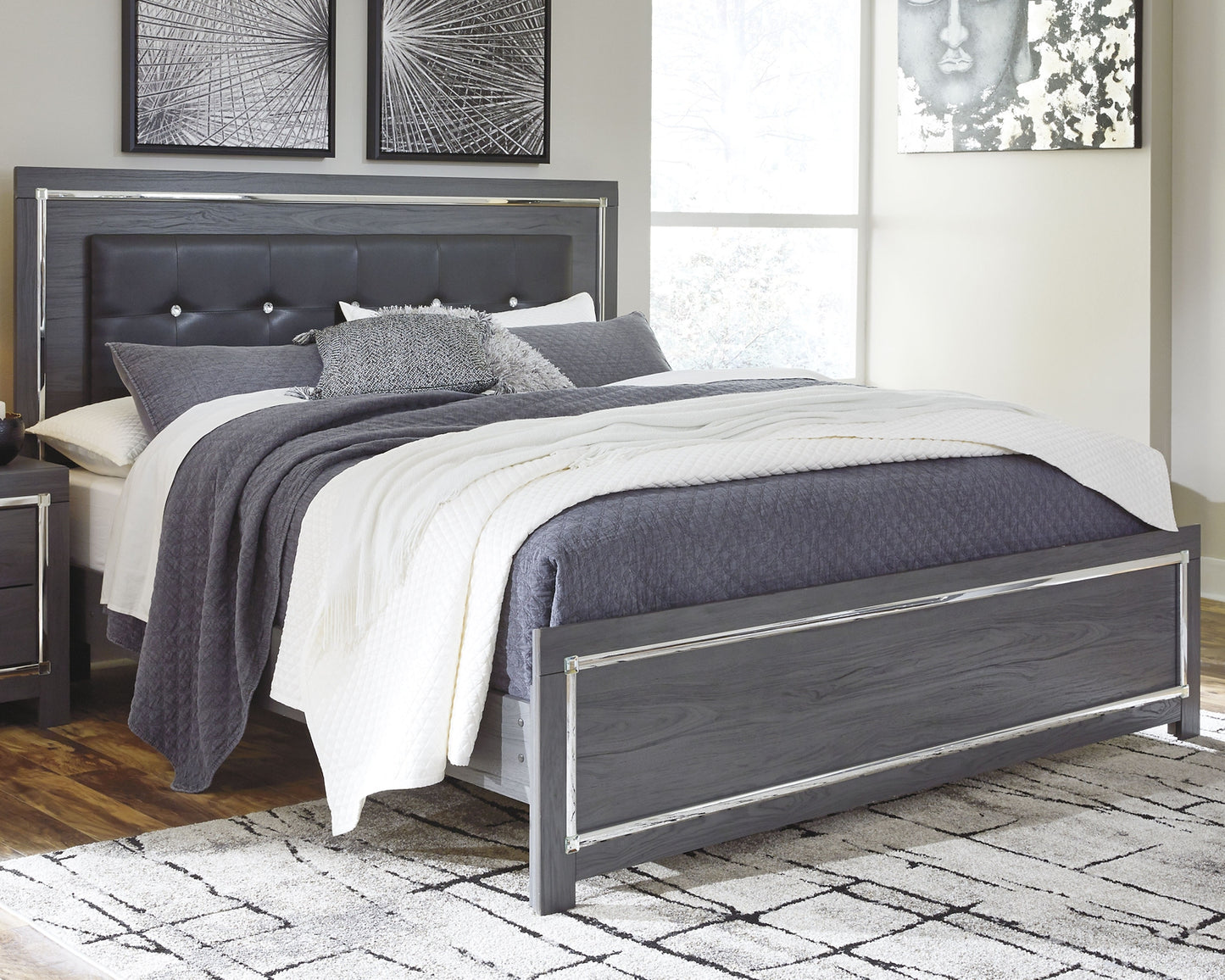 Cama Lodanna con paneles, cómoda con espejo y mesita de noche