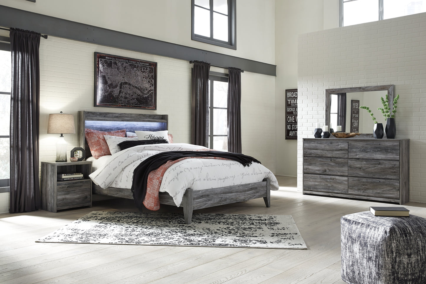 Cama con paneles Baystorm, tocador con espejo y mesita de noche
