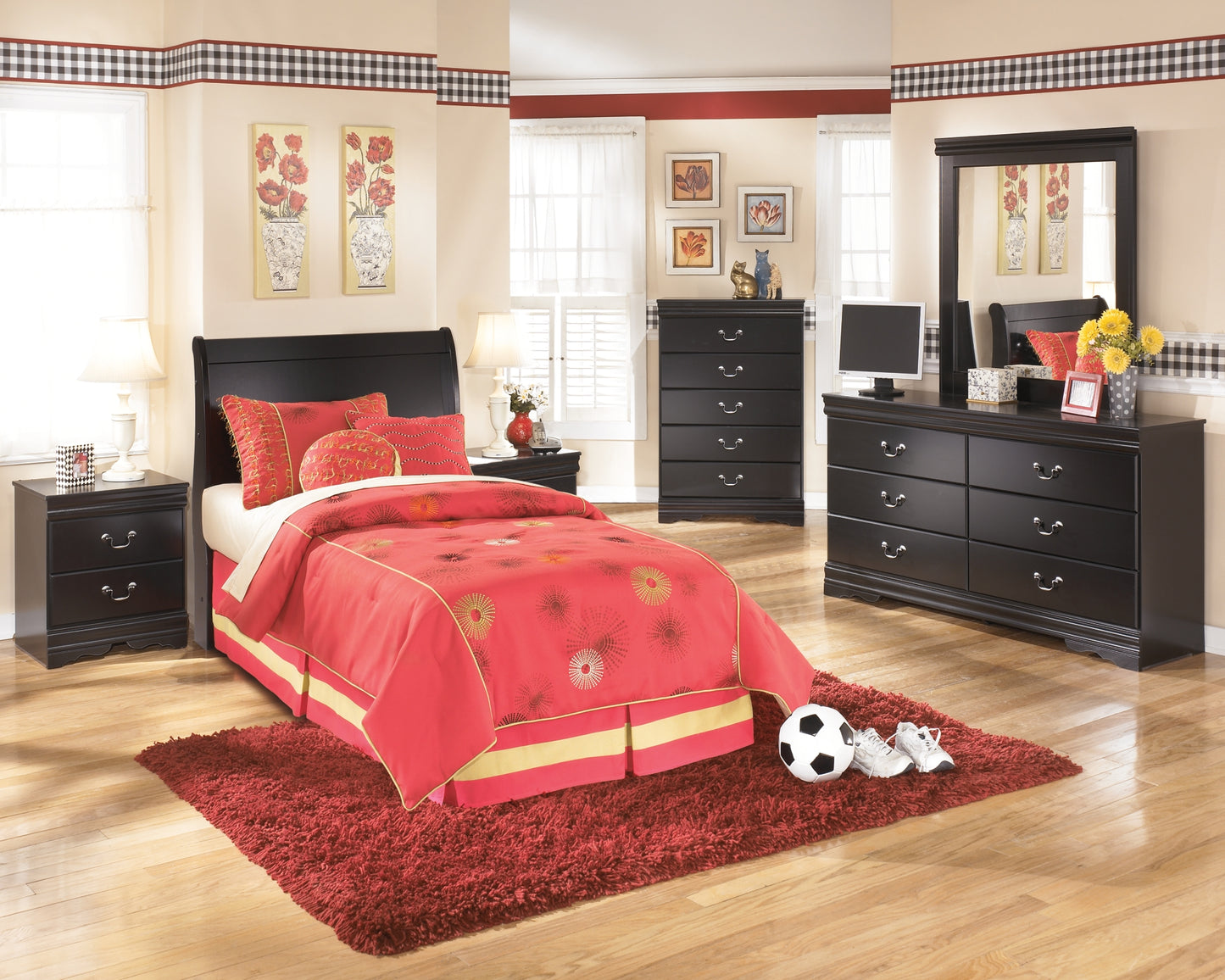 Huey Vineyard Sleigh Headboard With Mirrored Dresser, Chest And 2 Nightstands