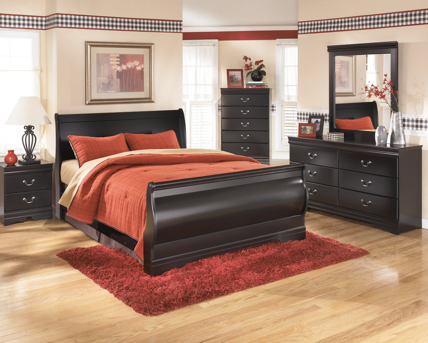 Cama estilo trineo Huey Vineyard con tocador con espejo, cómoda y mesita de noche