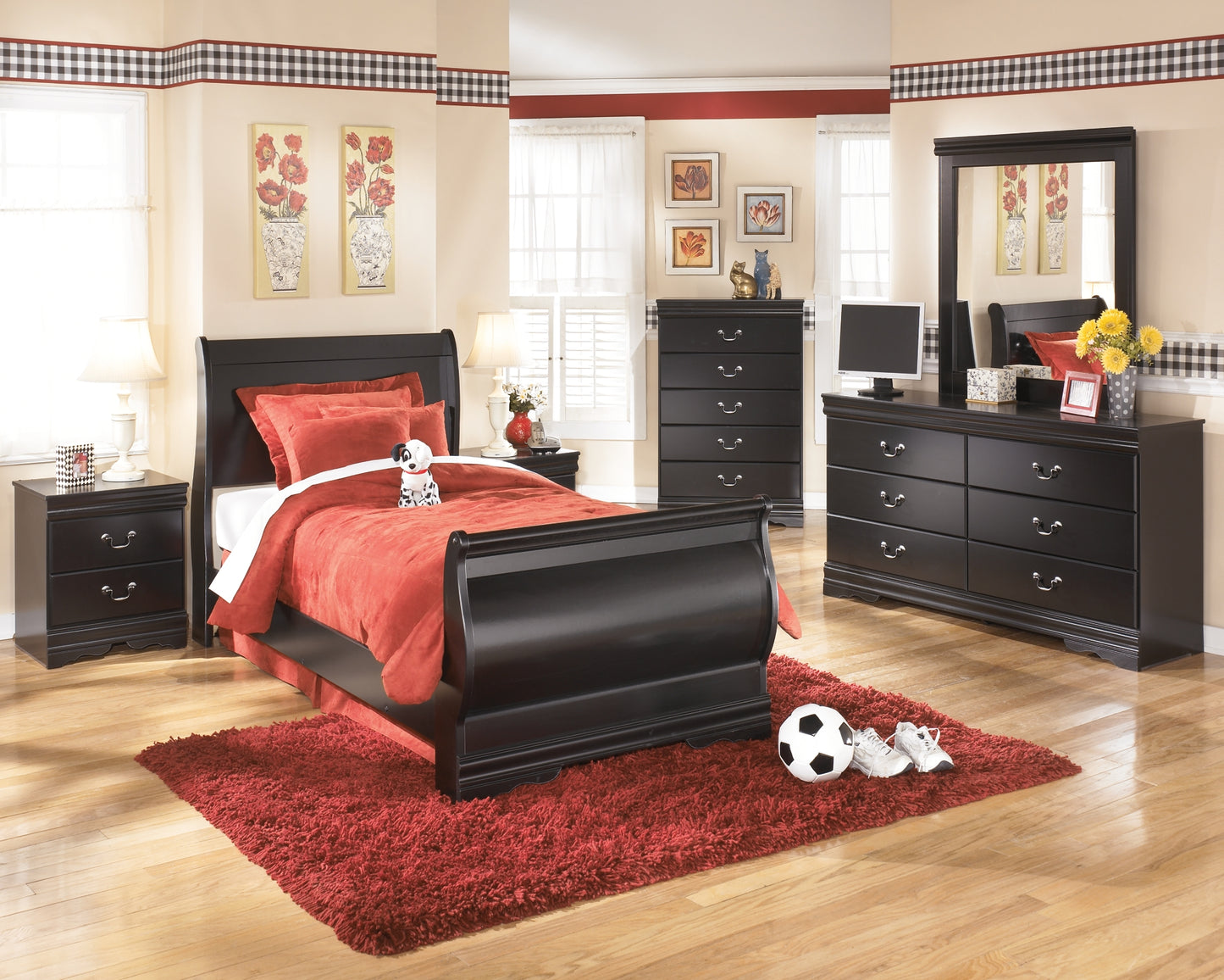 Huey Vineyard Sleigh Bed With Mirrored Dresser, Chest And 2 Nightstands