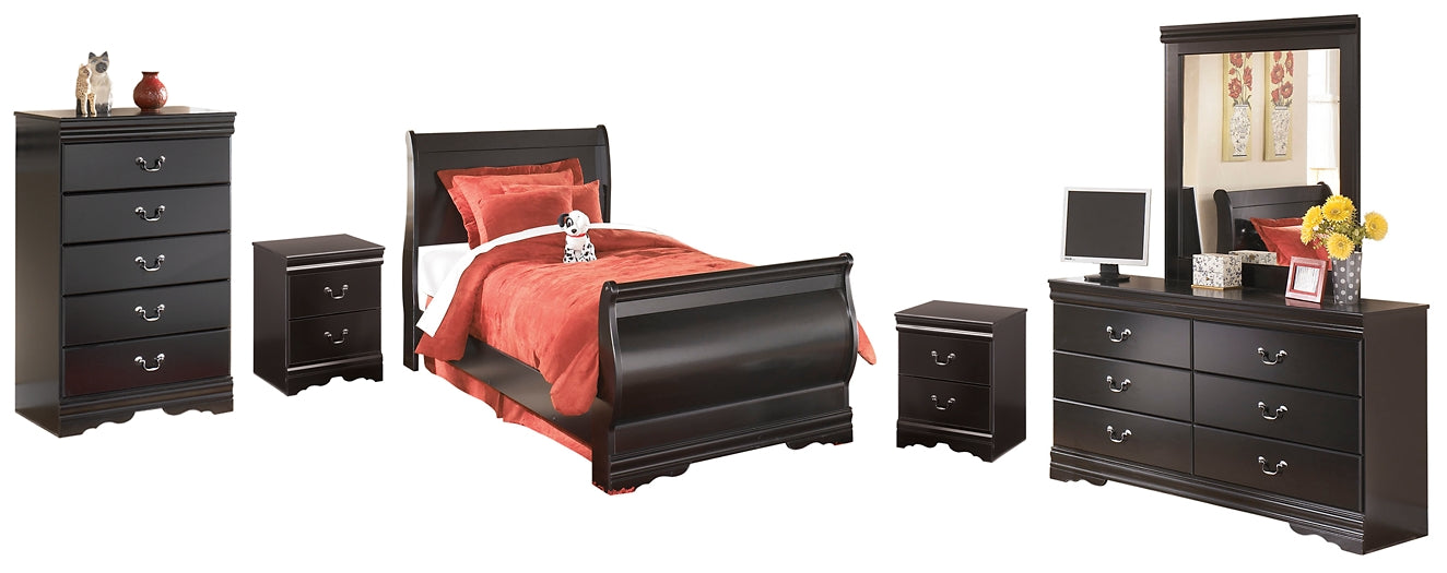Huey Vineyard Sleigh Bed With Mirrored Dresser, Chest And 2 Nightstands