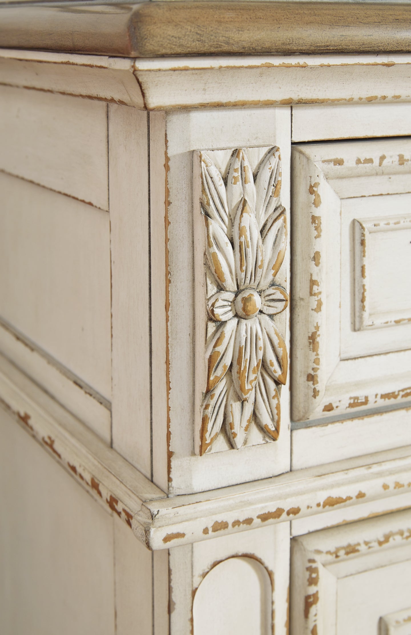 Realyn Panel Bed With Mirrored Dresser