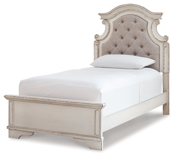 Realyn Panel Bed With Mirrored Dresser