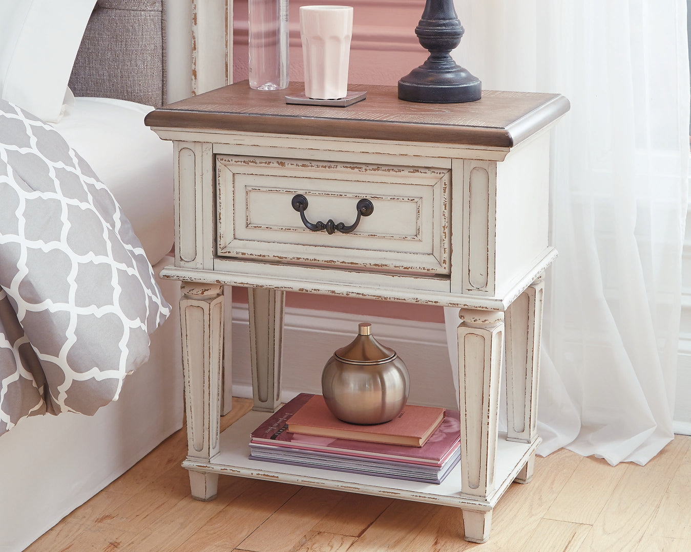 Realyn Panel Bed With Mirrored Dresser And 2 Nightstands