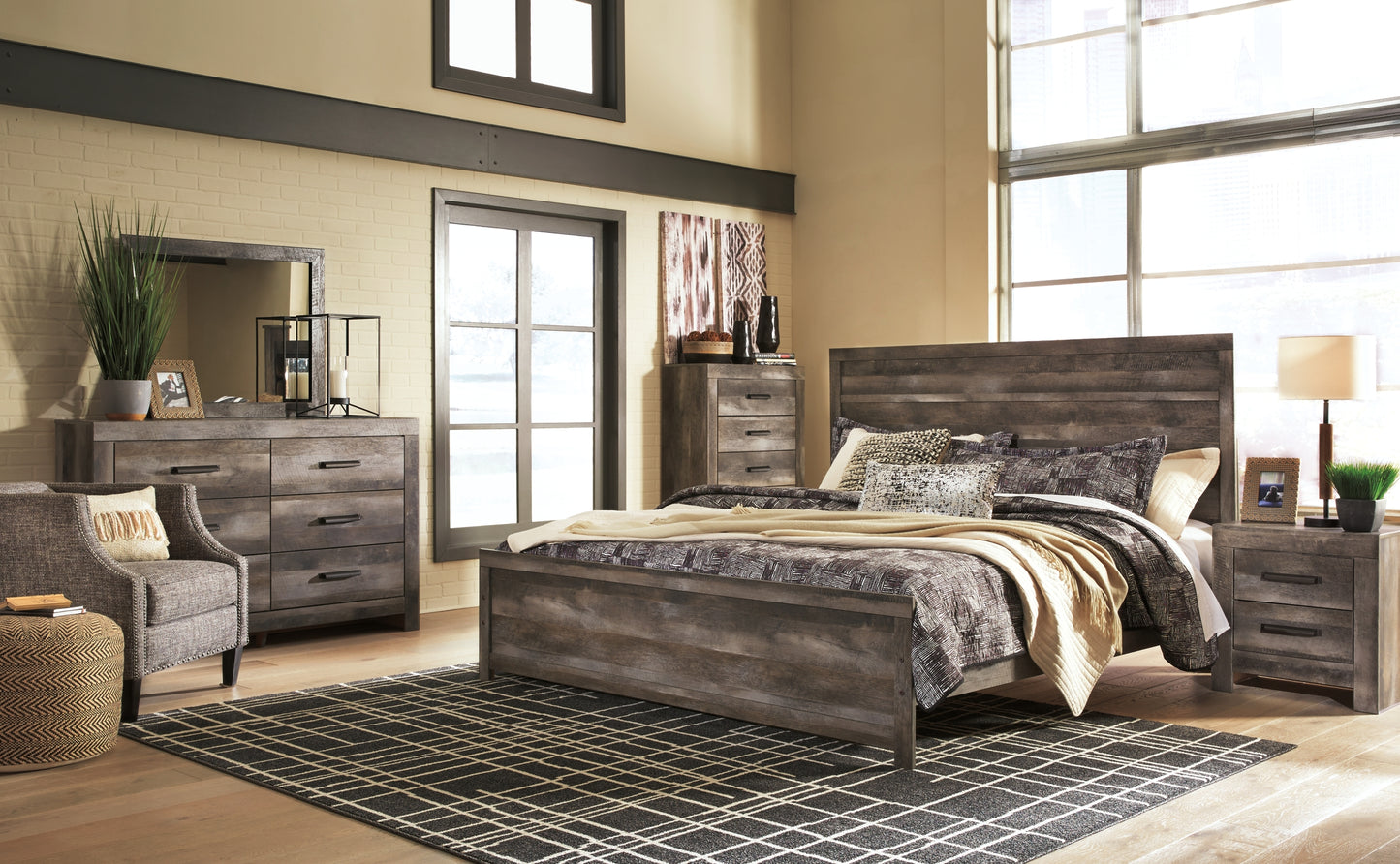 Cama con paneles Wynnlow, cómoda y espejo
