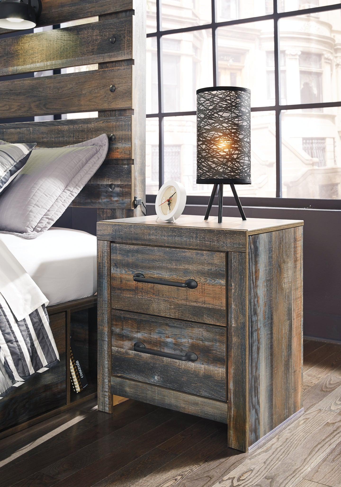 Drystan Panel Headboard With Mirrored Dresser And 2 Nightstands