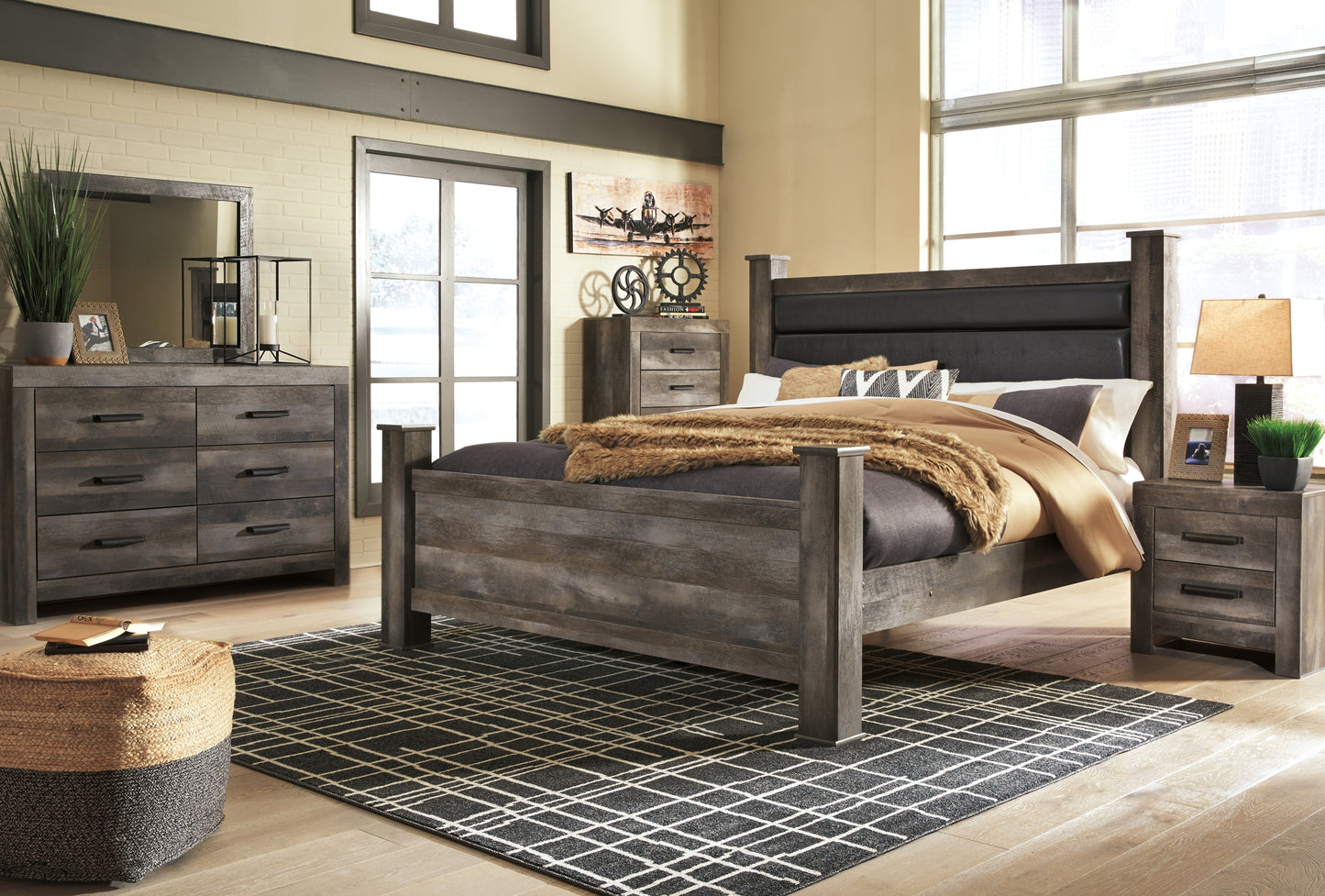 Cama con dosel Wynnlow con cómoda y espejo