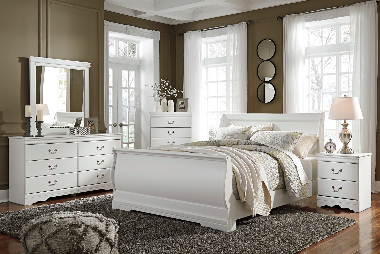 Cama tipo trineo Anarasia con tocador con espejo, cómoda y mesita de noche
