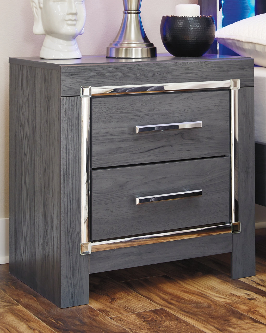 Lodanna Panel Bed With 2 Storage Drawers With Mirrored Dresser And 2 Nightstands