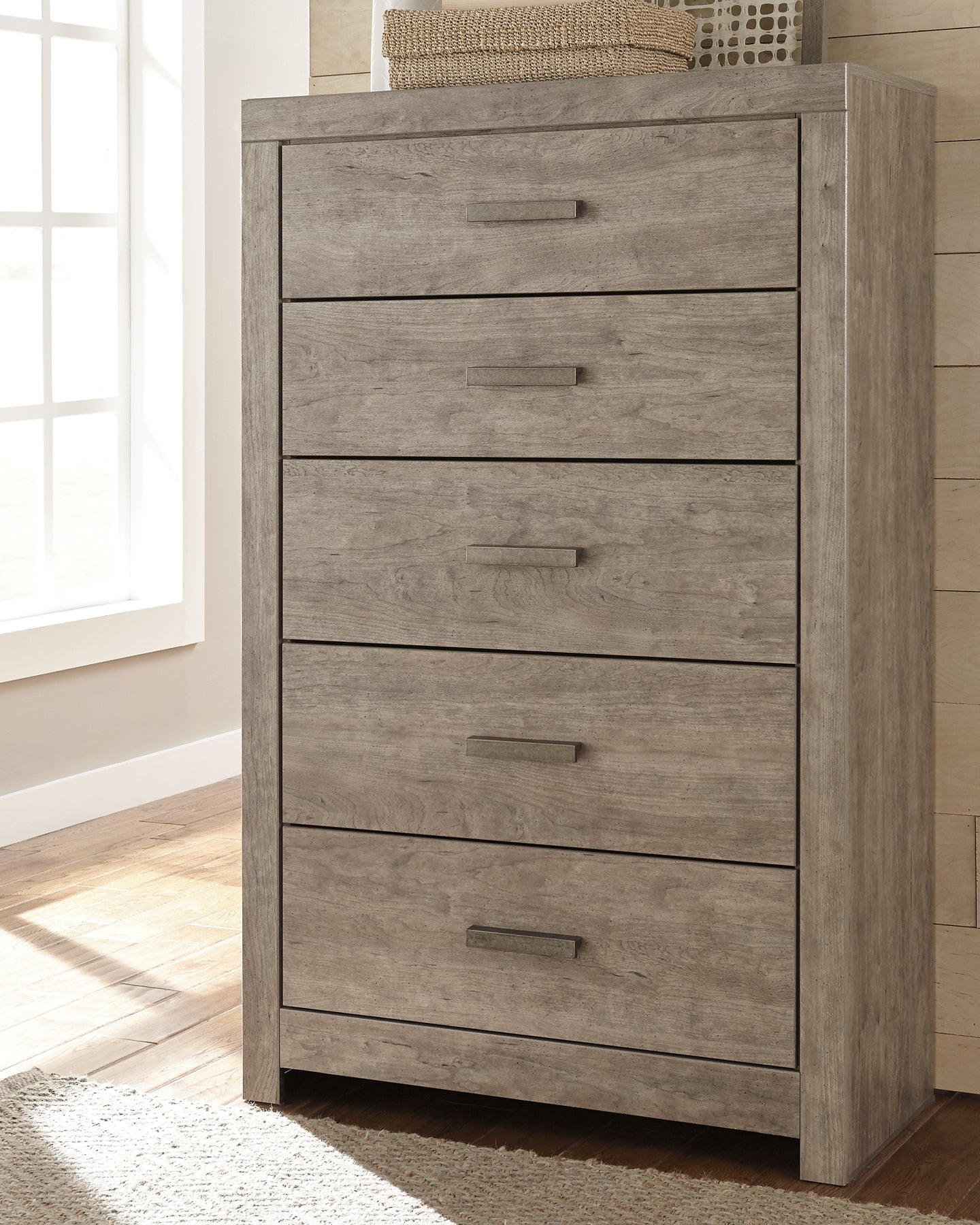 Cama Culverbach con paneles, cómoda con espejo y mesita de noche