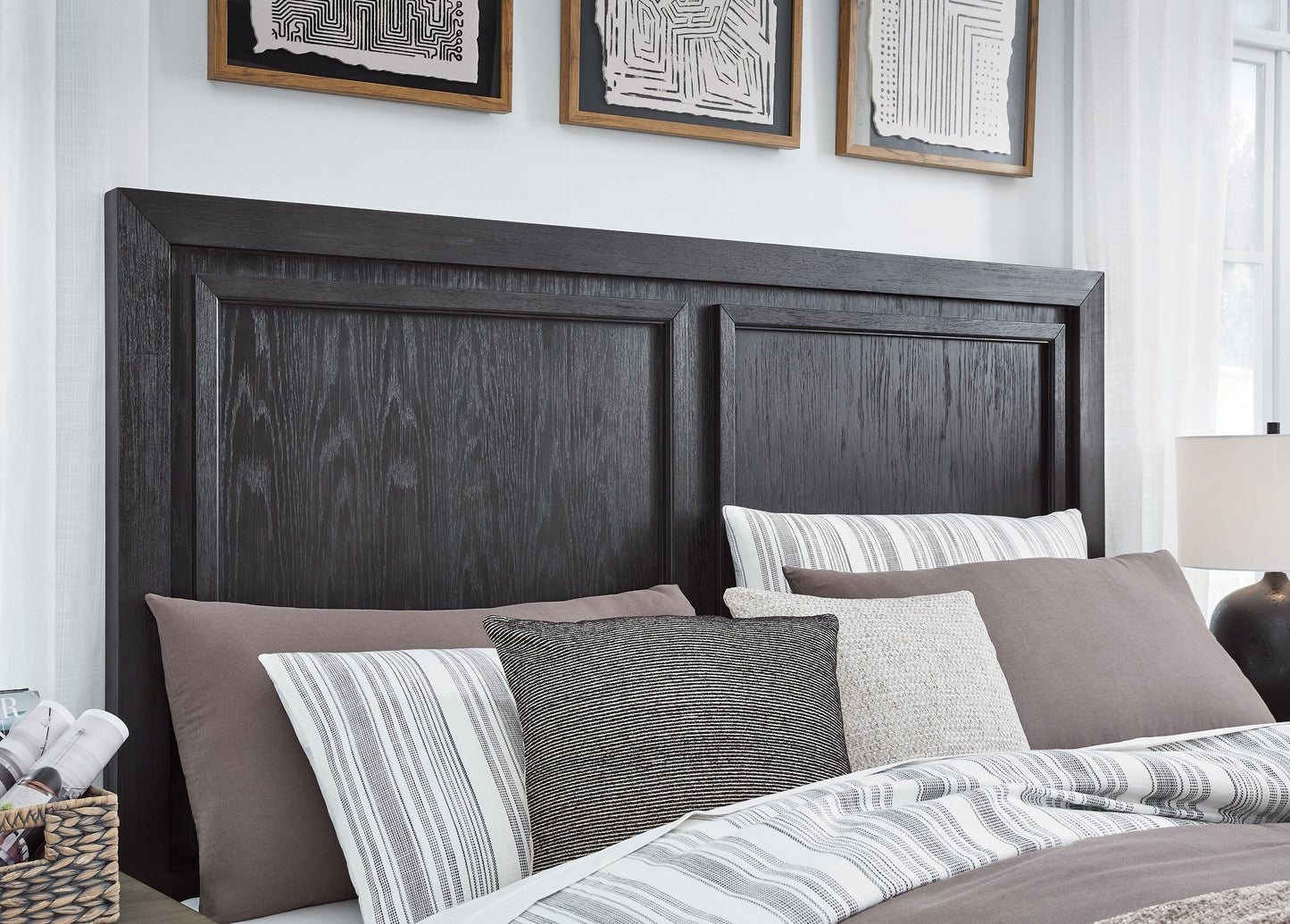 Cama Foyland con almacenamiento, tocador con espejo, cómoda y mesita de noche