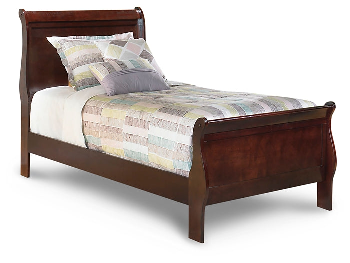 Alisdair Sleigh Bed With Mirrored Dresser And 2 Nightstands