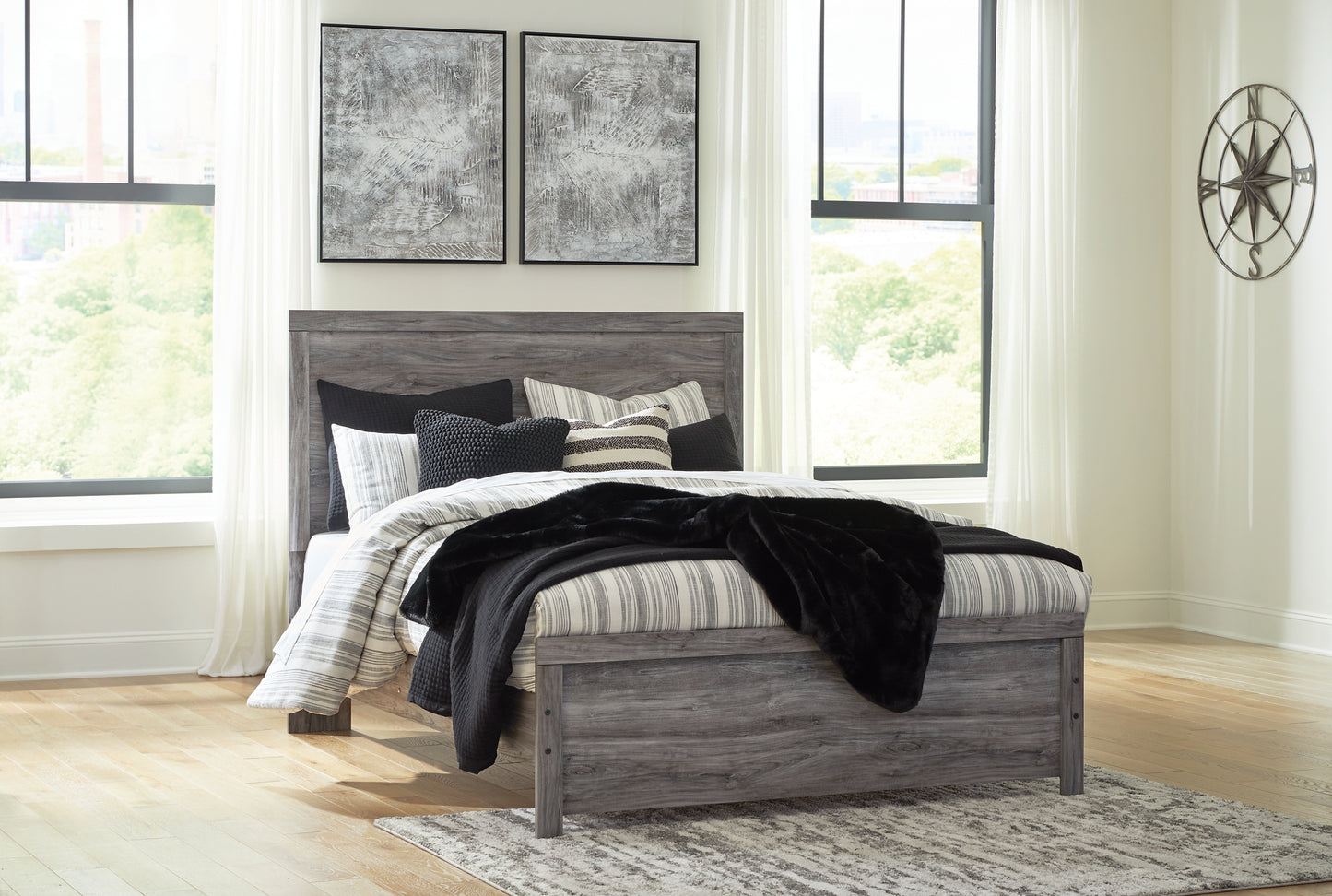 Cama Bronyan con paneles, cómoda y espejo