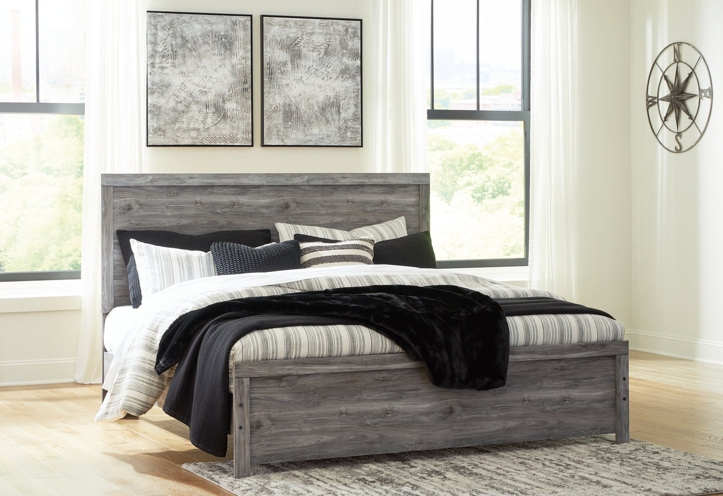 Cama Bronyan con paneles, cómoda y espejo