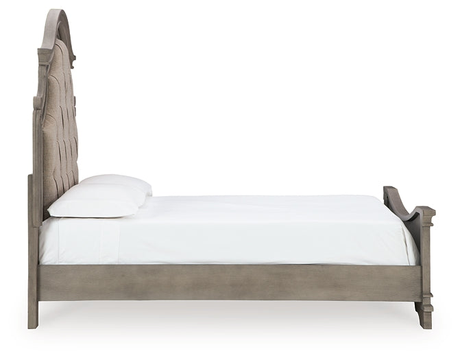 Cama con paneles Lodenbay y tocador con espejo