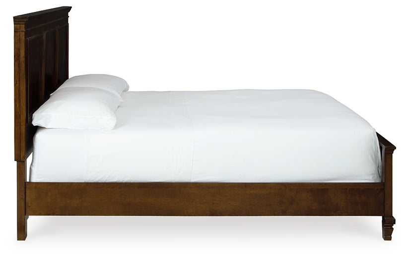Cama con paneles Danabrin y tocador con espejo