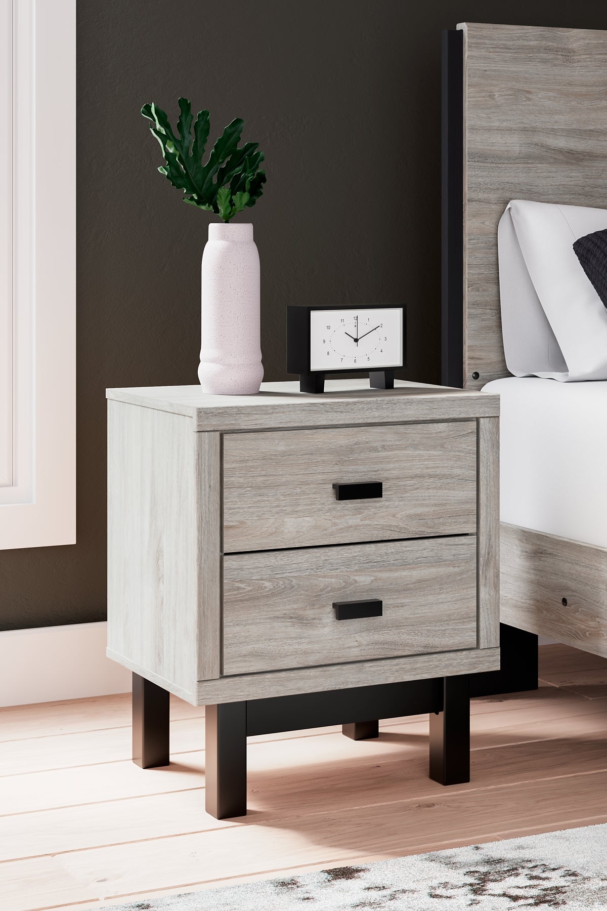Cama Vessalli con paneles, cómoda con espejo y mesita de noche