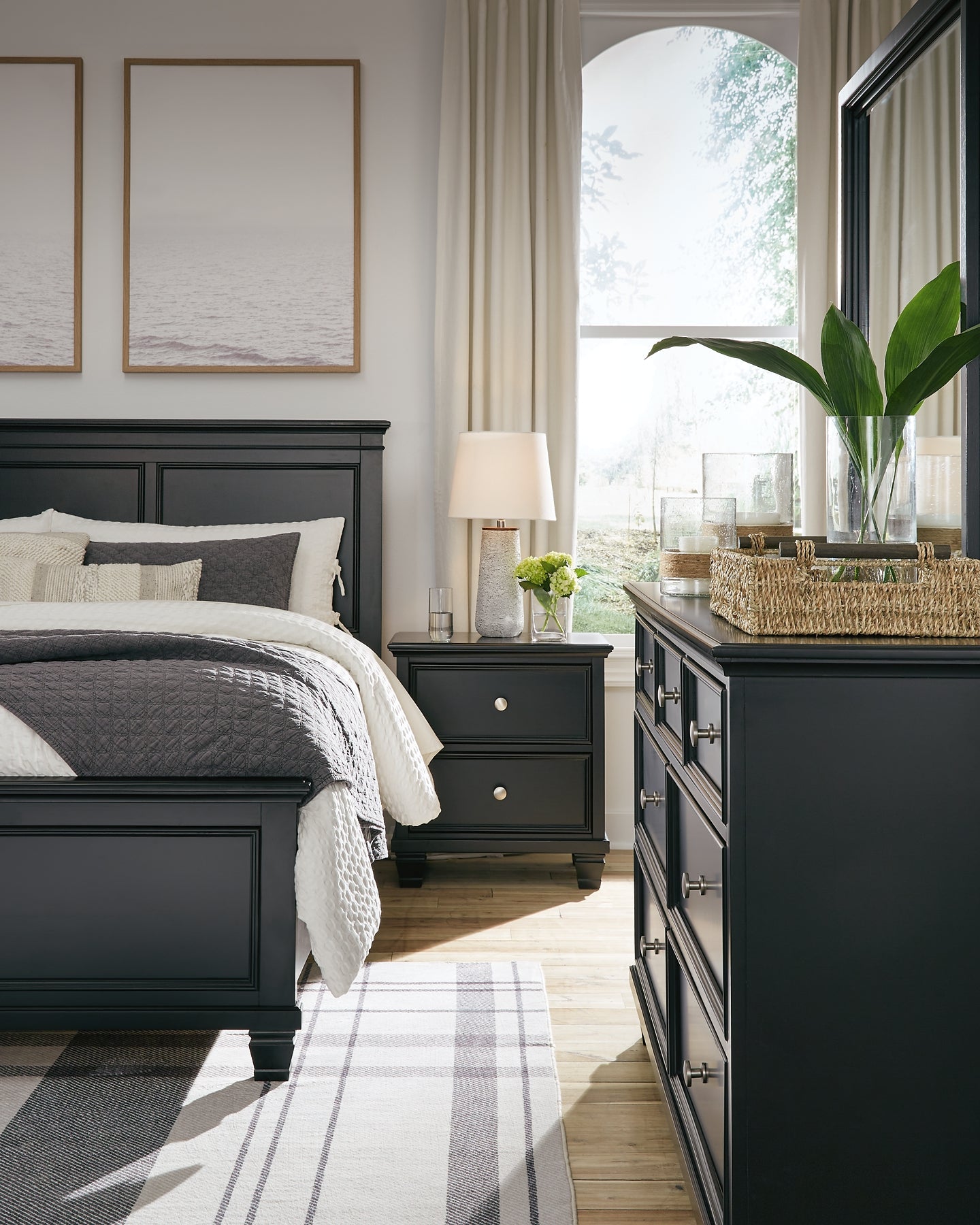 Lanolee California Panel Bed With Mirrored Dresser And Nightstand