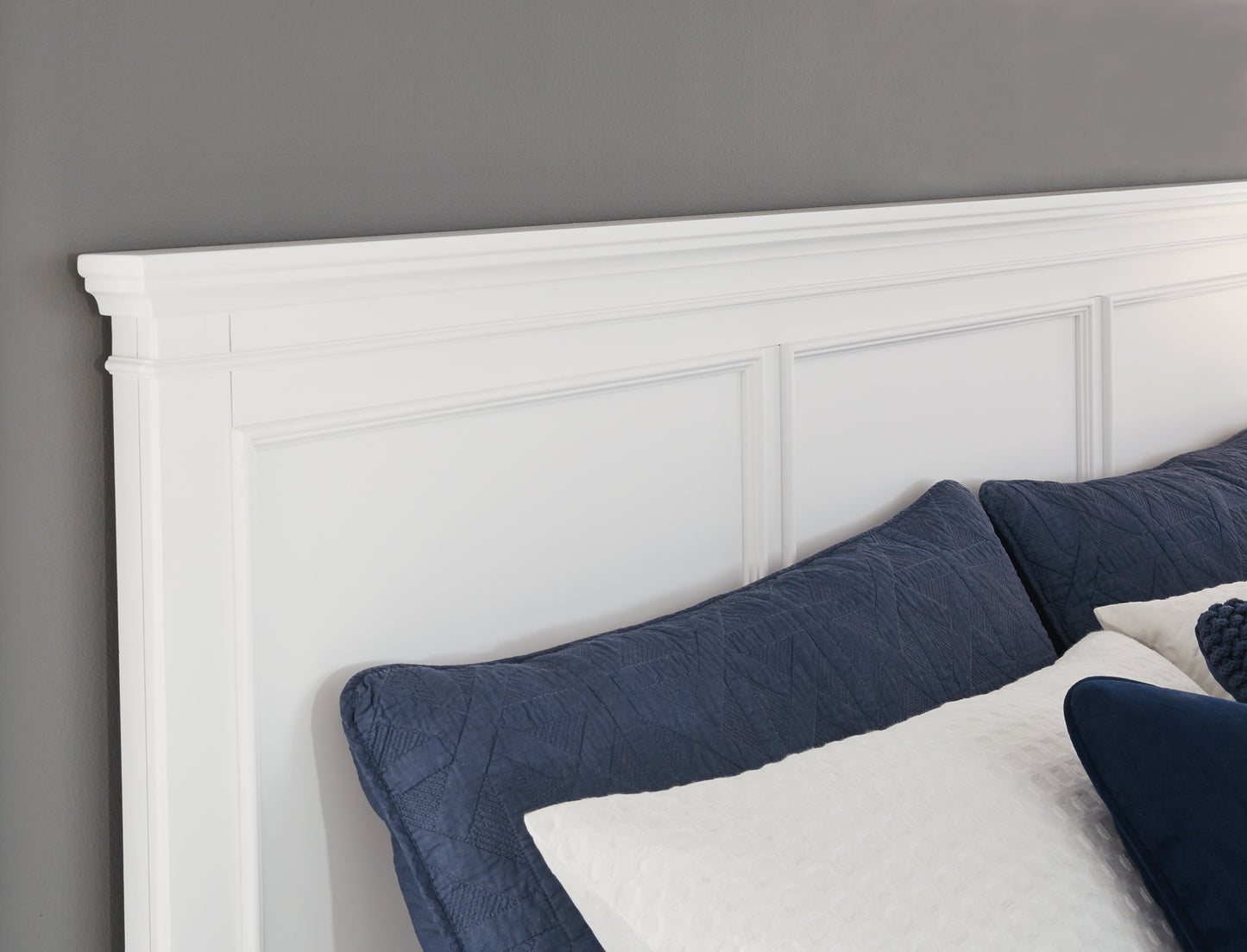 Cama Fortman con paneles, cómoda y espejo