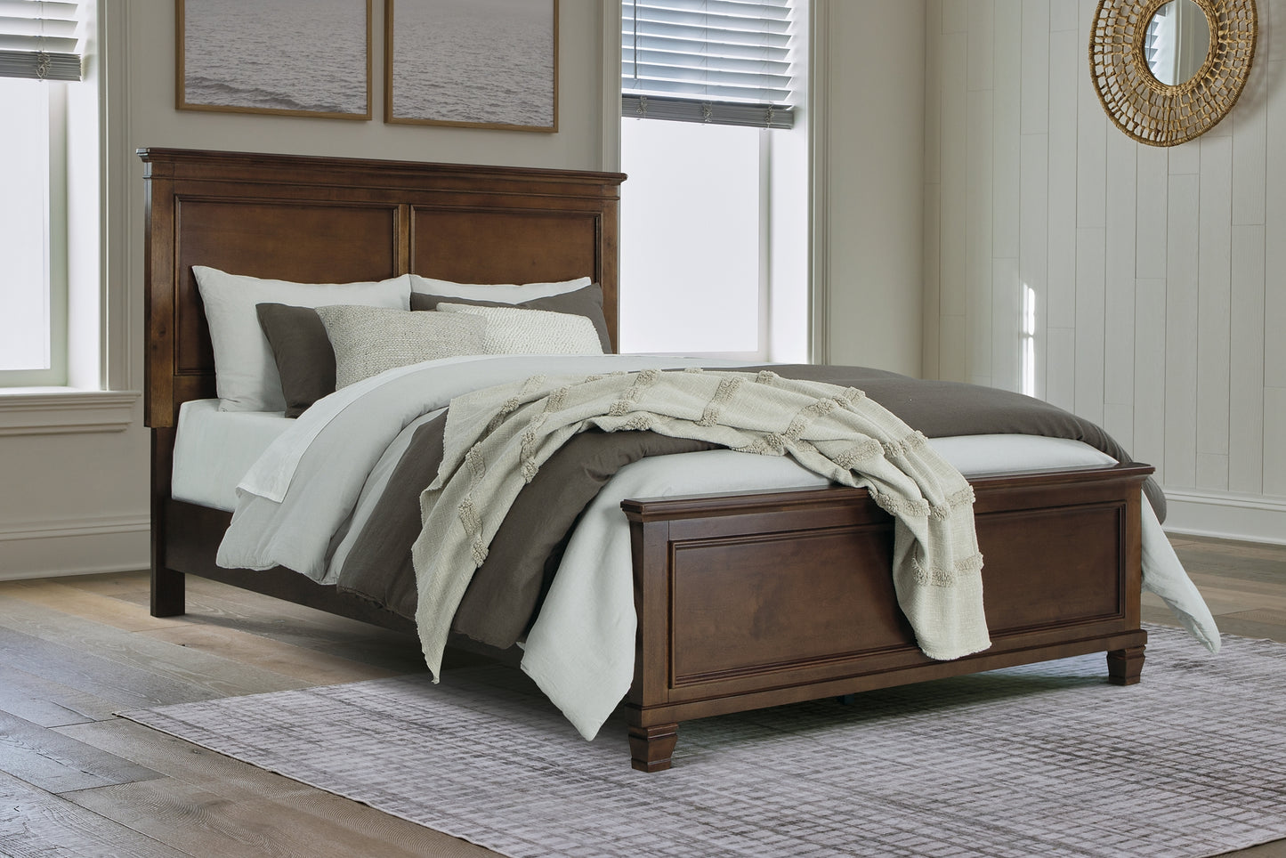 Cama con paneles Danabrin, cómoda con espejo y mesita de noche