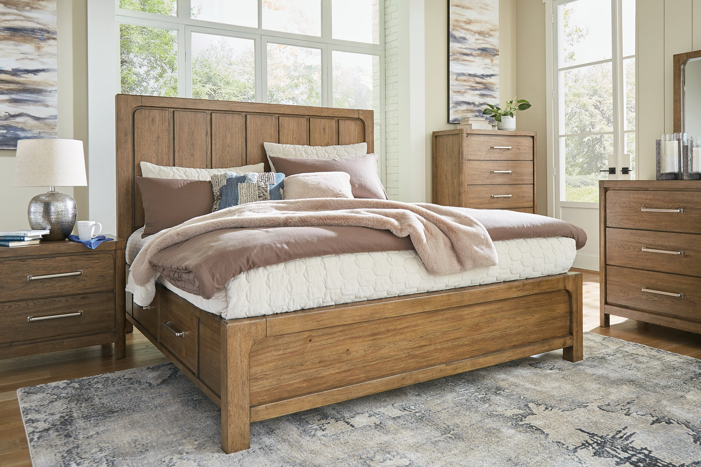 Cama Cabalynn con paneles y espacio de almacenamiento, con tocador con espejo, cómoda y mesita de noche