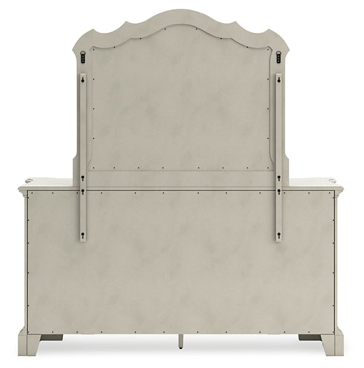 Cama tapizada Arlendyne con cómoda y espejo