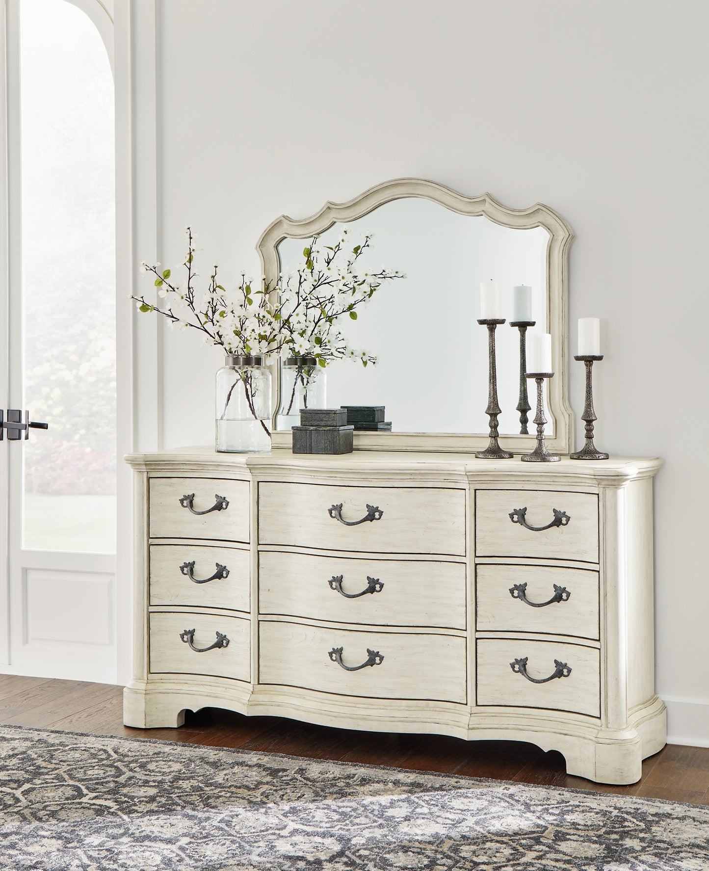 Arlendyne California Upholstered Bed With Mirrored Dresser And Chest