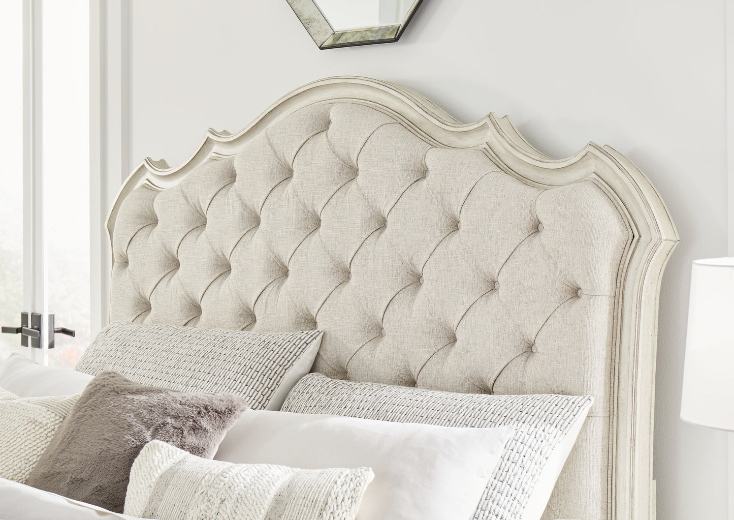 Arlendyne California Upholstered Bed With Mirrored Dresser And Chest