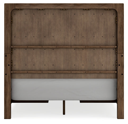 Cama Cabalynn con paneles y espacio de almacenamiento, con tocador con espejo, cómoda y mesita de noche