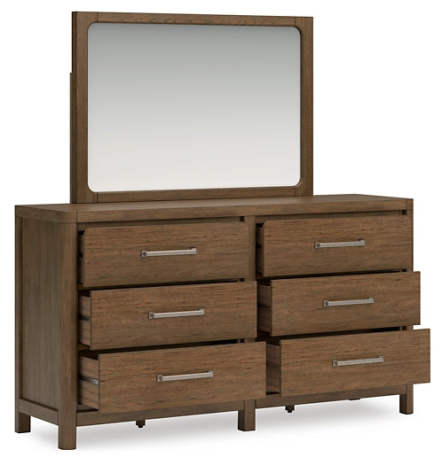 Cama tapizada Cabalynn California con cómoda con espejo, cómoda y mesita de noche