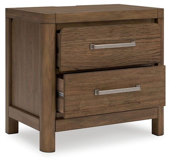 Cama tapizada Cabalynn California con cómoda con espejo, cómoda y mesita de noche