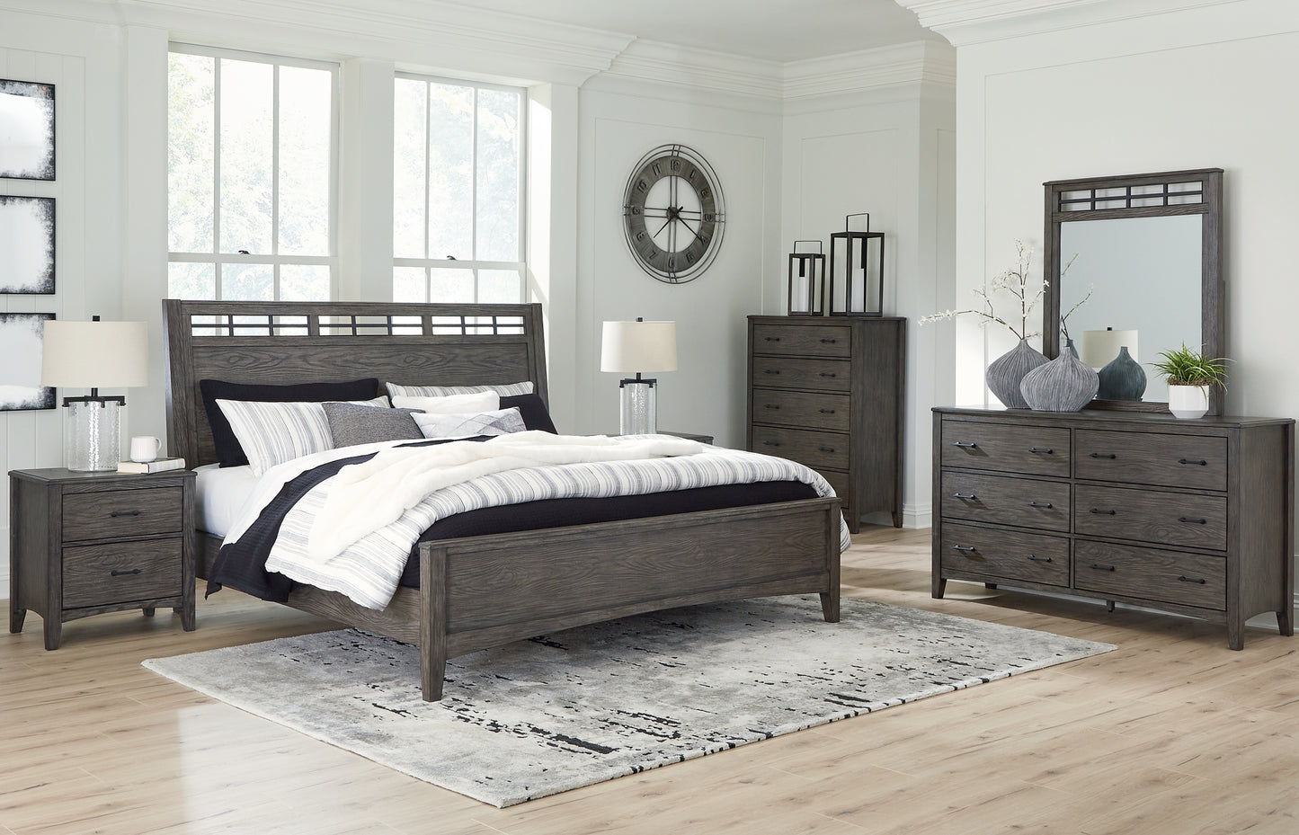 Cama California Montillan con paneles, cómoda con espejo y mesita de noche