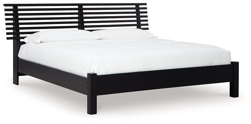 Cama con paneles Danziar, cómoda con espejo y mesita de noche