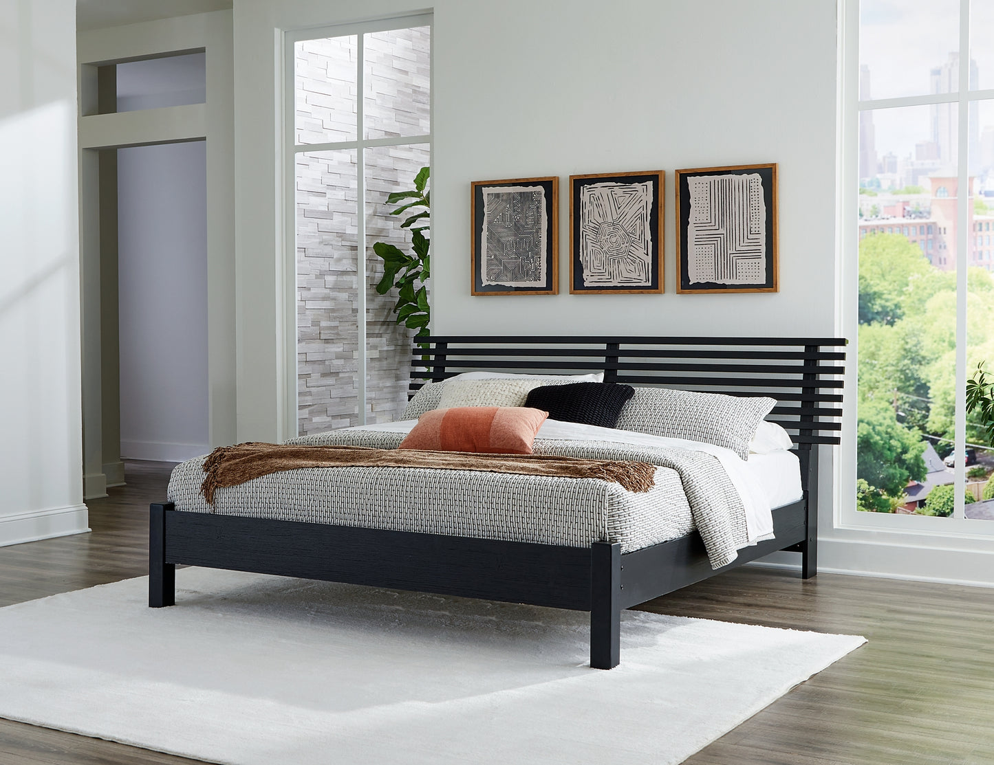 Cama con paneles Danziar, cómoda con espejo y mesita de noche
