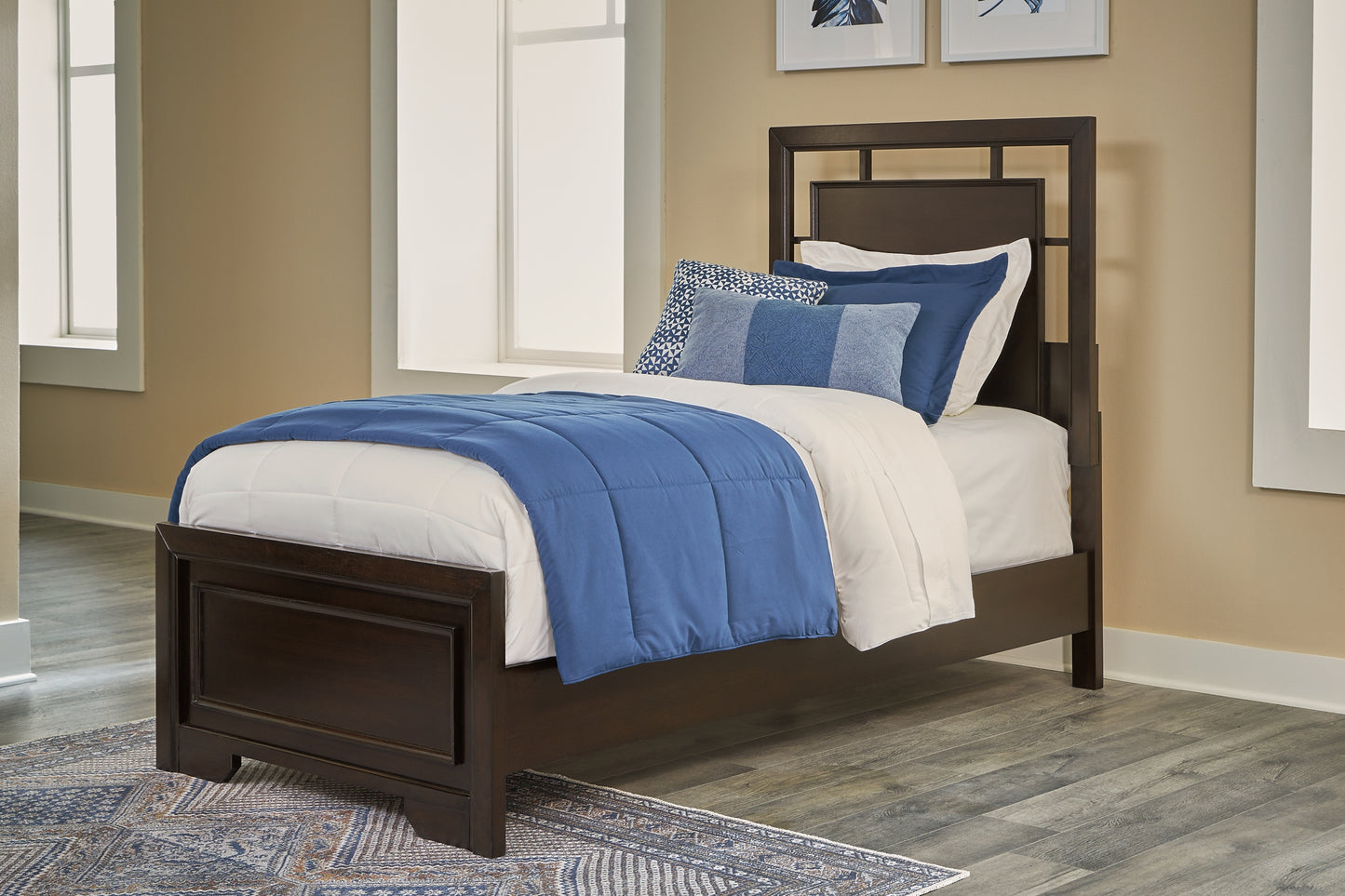 Covetown Panel Bed With Mirrored Dresser