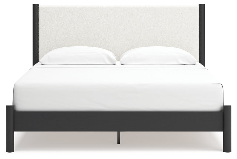 Cama Cadmori tapizada con paneles y cómoda con espejo