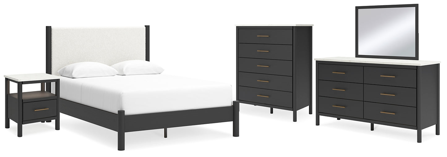 Cama Cadmori tapizada con paneles, cómoda con espejo y mesita de noche